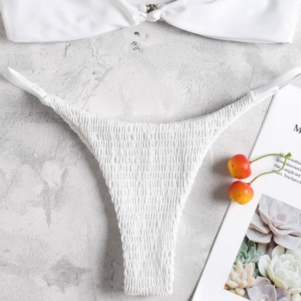 NWOT!☁️White cheeky bottoms☁️